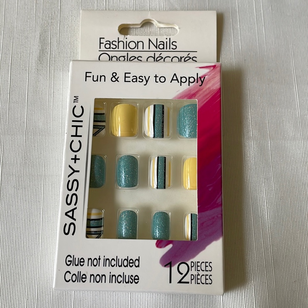 NWT Sassy + Chic blue yellow and fun design Artificial Press On Nails 12 pc set